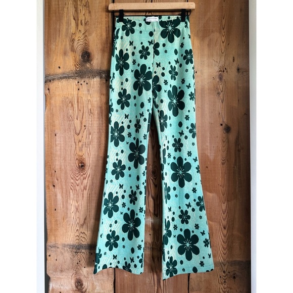 Sz XS Urban Outfitters Bryn Groovy Floral Pull-On Flare Pant Seafoam Green GUC - Picture 1 of 6